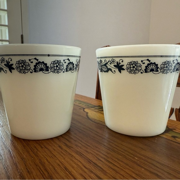 Vintage Pyrex Old Town Blue Mugs Set of 4 – Corelle Corning Coffee Cups - Picture 5 of 6